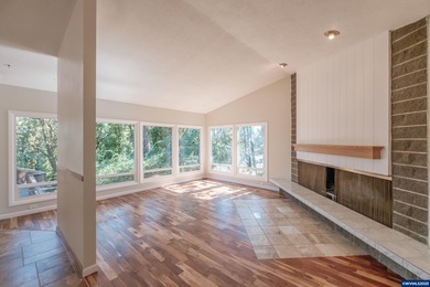 Room to Breathe Minutes from Downtown AlbanyOn a private