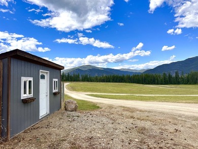 Custom built 2,820 sq. ft., 4 bedroom, 3 bath home on a peaceful - photo 12