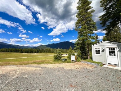 Custom built 2,820 sq. ft., 4 bedroom, 3 bath home on a peaceful - photo 15