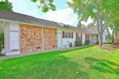 Rarely available, super popular, Alder end unit in an elevated - photo 4