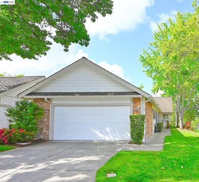 Rarely available, super popular, Alder end unit in an elevated - photo 6