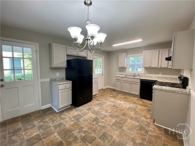 Excellent property to live in or add to a rental portfolio - photo 4