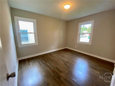 Excellent property to live in or add to a rental portfolio - photo 5