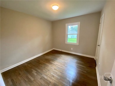 Excellent property to live in or add to a rental portfolio - photo 6