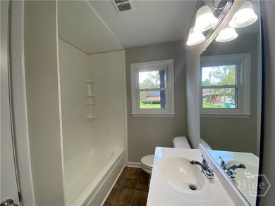 Excellent property to live in or add to a rental portfolio - photo 9