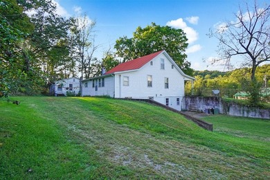 This loaded package offers 2.8 acres just outside city limits, 2 - photo 21