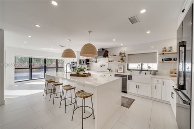 BEAUTIFUL NEWLY RENVATED RANCH HOME IN HOLLYWOOD! TASTEFULLY - photo 14