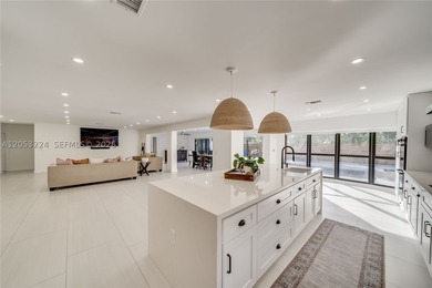 BEAUTIFUL NEWLY RENVATED RANCH HOME IN HOLLYWOOD! TASTEFULLY - photo 17
