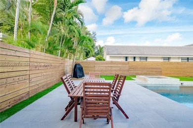 BEAUTIFUL NEWLY RENVATED RANCH HOME IN HOLLYWOOD! TASTEFULLY - photo 25