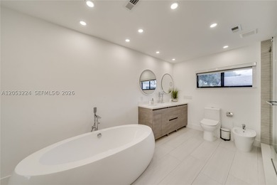 BEAUTIFUL NEWLY RENVATED RANCH HOME IN HOLLYWOOD! TASTEFULLY - photo 33