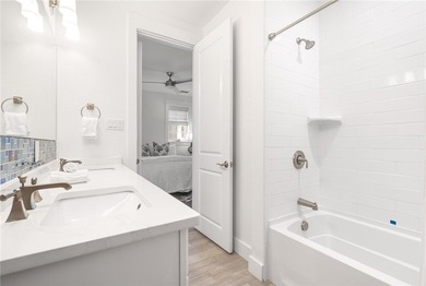 Ideally positioned one row in from the beach on one of - photo 34