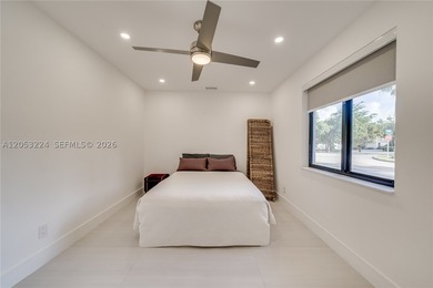 BEAUTIFUL NEWLY RENVATED RANCH HOME IN HOLLYWOOD! TASTEFULLY - photo 35