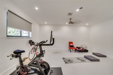 BEAUTIFUL NEWLY RENVATED RANCH HOME IN HOLLYWOOD! TASTEFULLY - photo 42