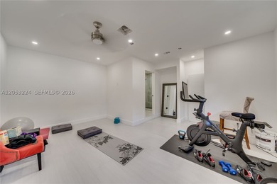 BEAUTIFUL NEWLY RENVATED RANCH HOME IN HOLLYWOOD! TASTEFULLY - photo 43