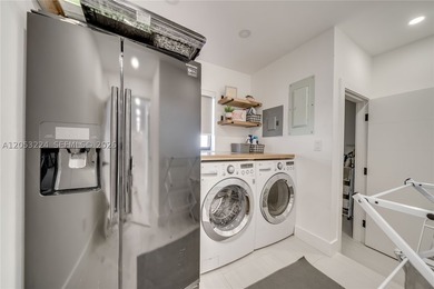 BEAUTIFUL NEWLY RENVATED RANCH HOME IN HOLLYWOOD! TASTEFULLY - photo 46