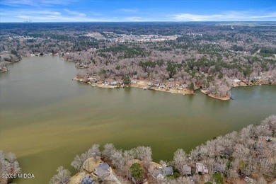 Beautiful prime lakefront property offering breathtaking - photo 12