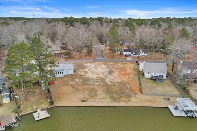 Beautiful prime lakefront property offering breathtaking - photo 13