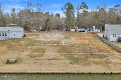 Beautiful prime lakefront property offering breathtaking - photo 14