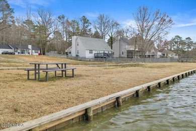 Beautiful prime lakefront property offering breathtaking - photo 15