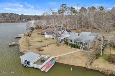Beautiful prime lakefront property offering breathtaking - photo 19