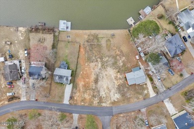 Beautiful prime lakefront property offering breathtaking - photo 20