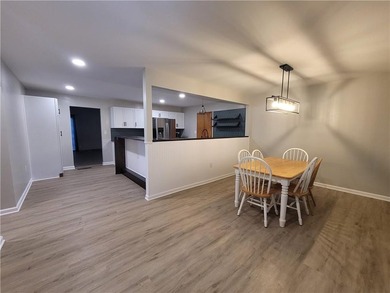 Welcome to your perfect home! This move-in ready true ranch has - photo 5