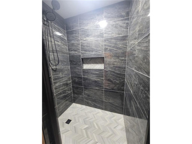 Welcome to your perfect home! This move-in ready true ranch has - photo 9