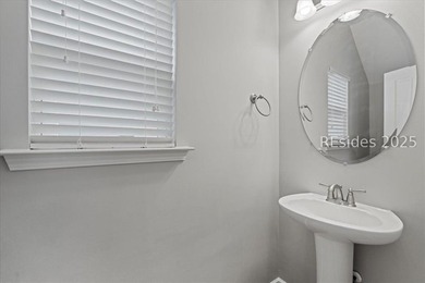 Stunning, move-in-ready 3-bedroom, 2.5-bath home in sought-after - photo 13