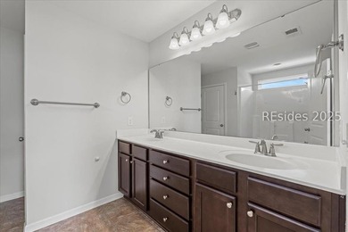 Stunning, move-in-ready 3-bedroom, 2.5-bath home in sought-after - photo 20