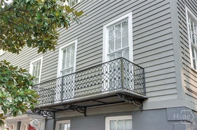 Awesome Condo at Forsyth Park with STVR license. Buyer is - photo 4