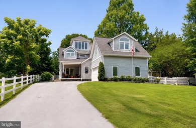 This exceptional custom home on a double waterfront lot offers - photo 3