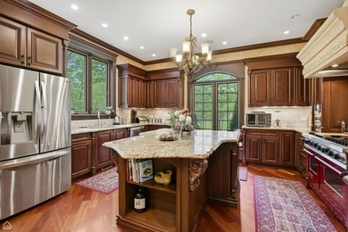 Welcome to an EXTRAORDINARY CUSTOM-BUILT ESTATE tucked away on - photo 16