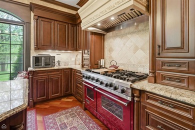 Welcome to an EXTRAORDINARY CUSTOM-BUILT ESTATE tucked away on - photo 17