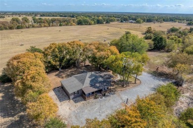 Lake Texoma Home For Sale in Sadler Texas