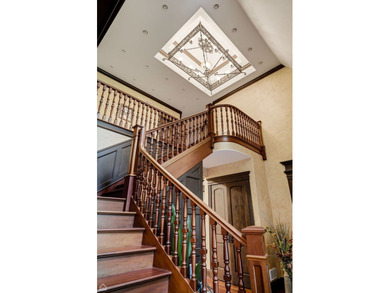 Welcome to an EXTRAORDINARY CUSTOM-BUILT ESTATE tucked away on - photo 22