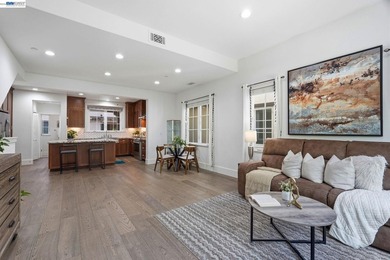Newer Home!! Highly sought-after contemporary single family home - photo 4