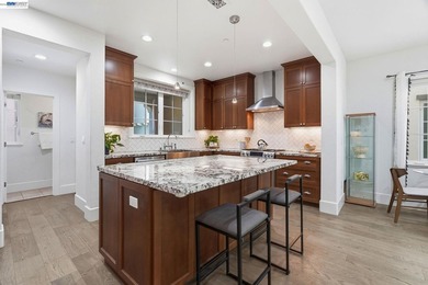 Newer Home!! Highly sought-after contemporary single family home - photo 8