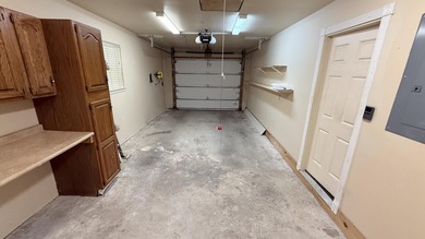 MOVE-IN-READY! 3BR/1.5BA Brick/Hardie Board home conveniently - photo 28