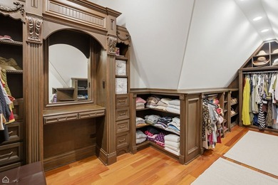 Welcome to an EXTRAORDINARY CUSTOM-BUILT ESTATE tucked away on - photo 30