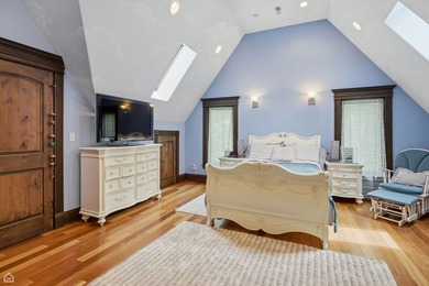 Welcome to an EXTRAORDINARY CUSTOM-BUILT ESTATE tucked away on - photo 32