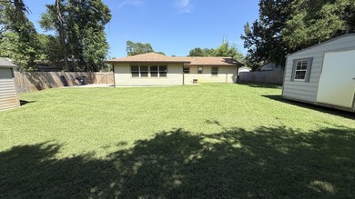 MOVE-IN-READY! 3BR/1.5BA Brick/Hardie Board home conveniently - photo 33