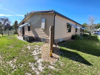 WATERFRONT - 2 Bedroom / 2 Bath home located in the pet-friendly - photo 44