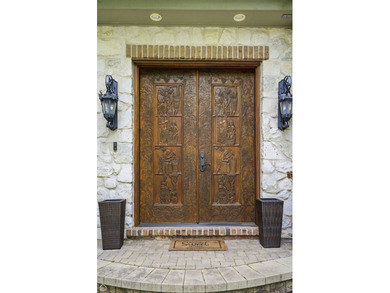 Welcome to an EXTRAORDINARY CUSTOM-BUILT ESTATE tucked away on - photo 45