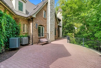 Welcome to an EXTRAORDINARY CUSTOM-BUILT ESTATE tucked away on - photo 46
