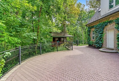 Welcome to an EXTRAORDINARY CUSTOM-BUILT ESTATE tucked away on - photo 47