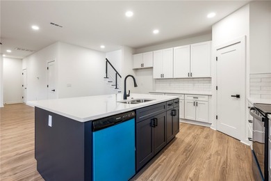 Refined Modern Luxury in a Private Cul-de-Sac Setting.Experience - photo 8