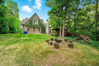 Welcome to an EXTRAORDINARY CUSTOM-BUILT ESTATE tucked away on - photo 49