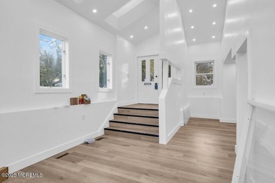 Beautifully renovated corner office building with outstanding - photo 2