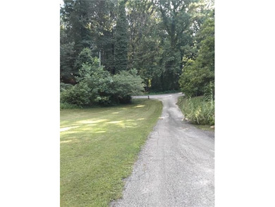 Don't miss this opportunity!! More than 1-acre lot. Fresh paint - photo 2
