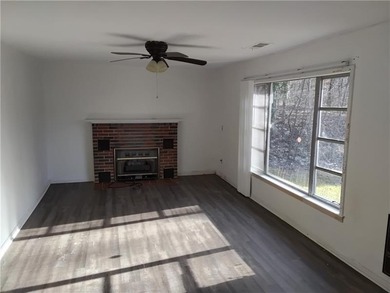 Don't miss this opportunity!! More than 1-acre lot. Fresh paint - photo 4
